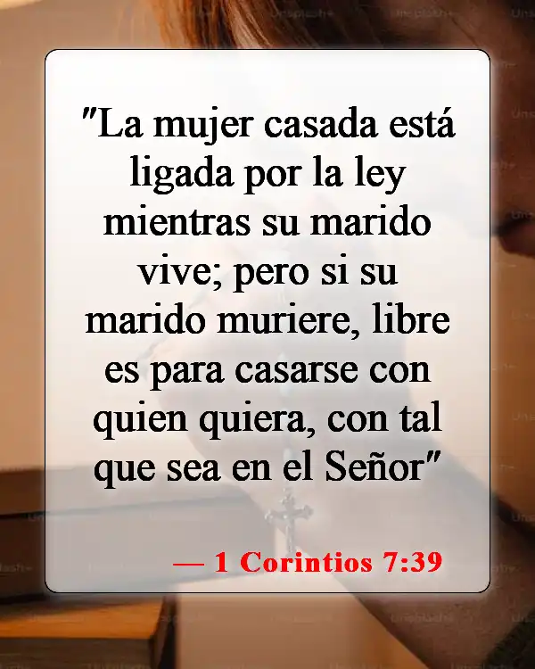 Versículos de la Biblia sobre casarse con una persona divorciada (1 Corintios 7:39)