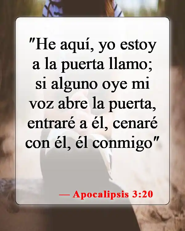 Versículos bíblicos sobre Dios comunicándose con nosotros (Apocalipsis 3:20)