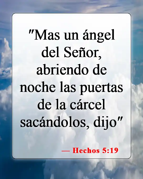 Versículos de la Biblia sobre ángeles y demonios (Hechos 5:19)